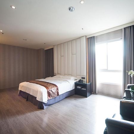Grand Crystal Hotel Hszincsu Kültér fotó